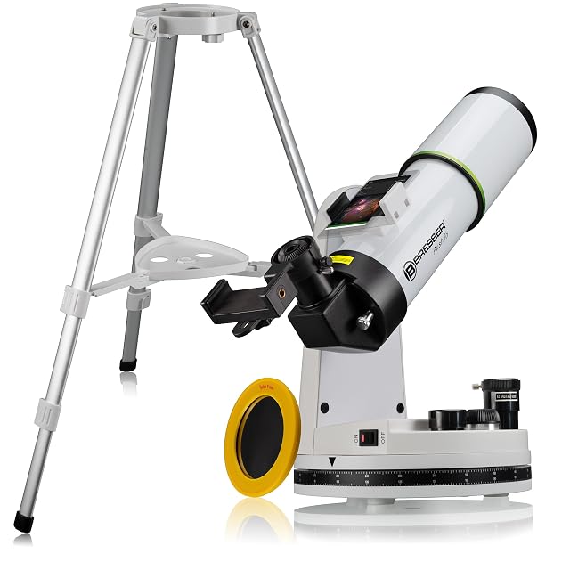 Bresser PushTo AR 80/400 refractor with its field tripod and phone holder